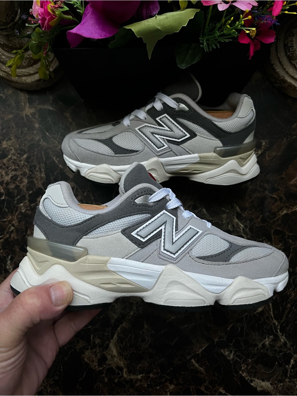 New Balance 9060
Comfort/Stretwear
Athletic Shoes
Size 2.5 Youth Unisex